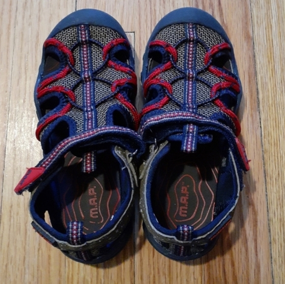 boys water shoes size 5